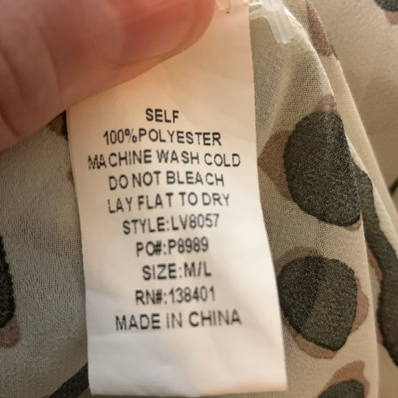 NWOT. Woman’s sheer short sleeve cocoon style top with hi/lo hemline. - Picture 9 of 9